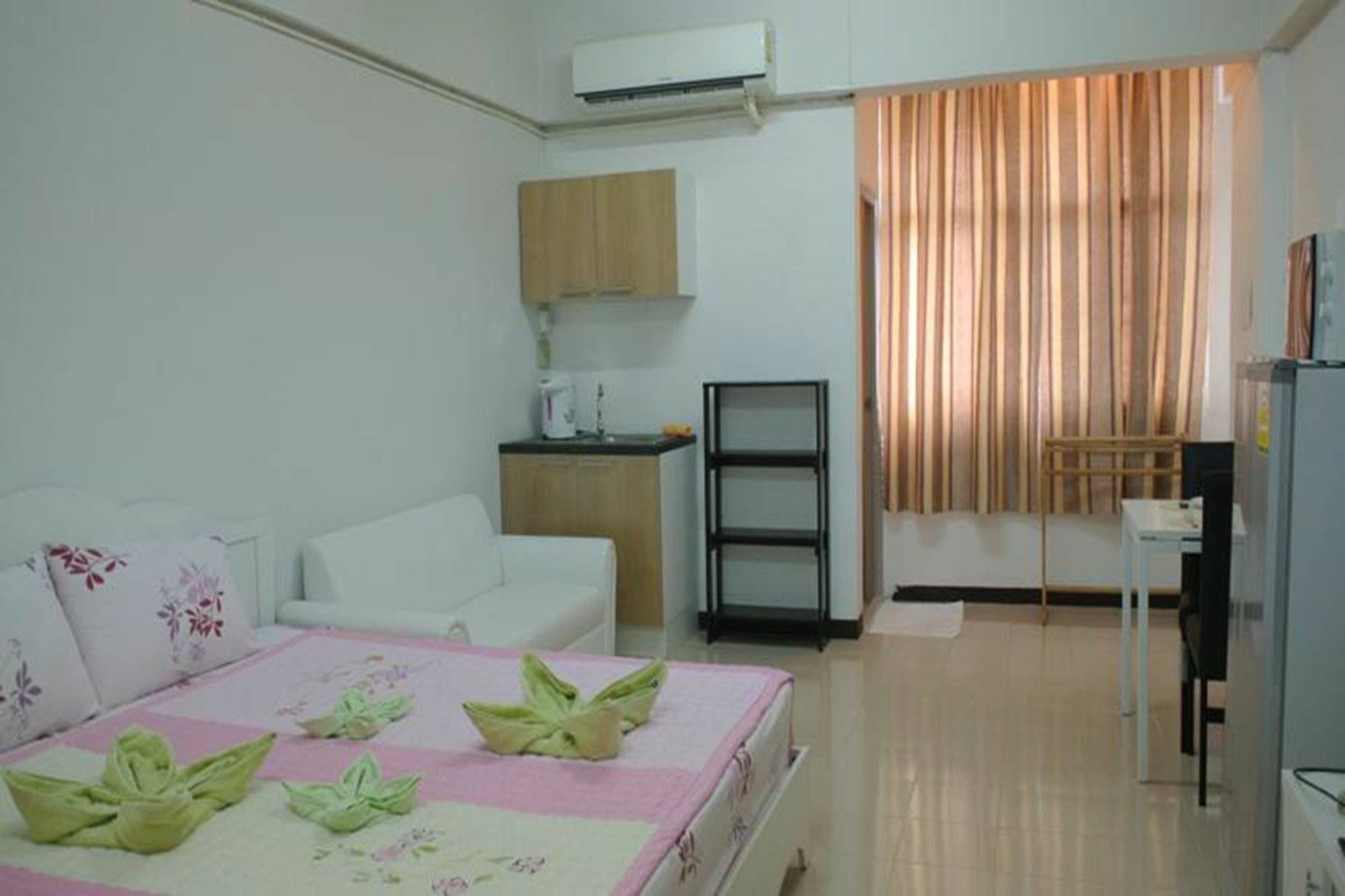 Comfy Studio Hotel Ban Khlong Nang Li Exterior photo