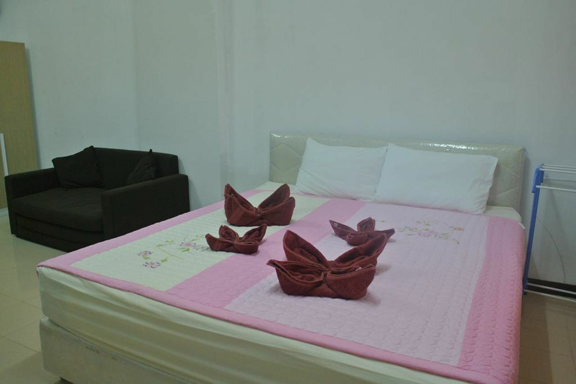 Comfy Studio Hotel Ban Khlong Nang Li Exterior photo